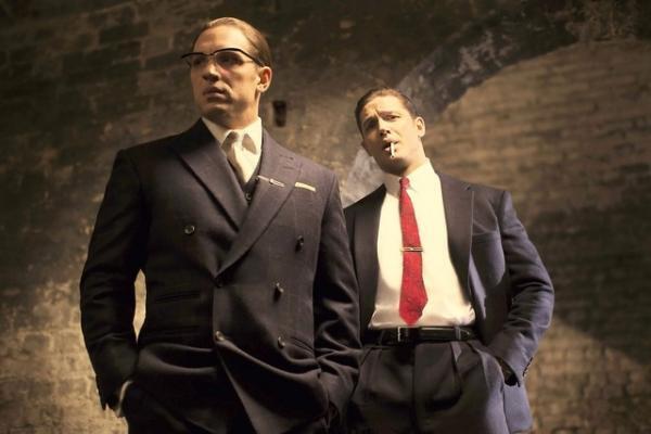 トム・ハーディ、一人二役！“狂気の美学”を持つ双子ギャングに『レジェンド』6月公開へ