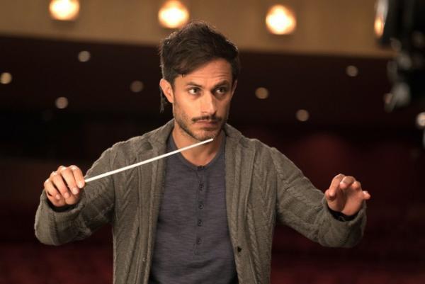 ガエル・ガルシア・ベルナル、型破りな天才指揮者に！新シーズン配信スタート