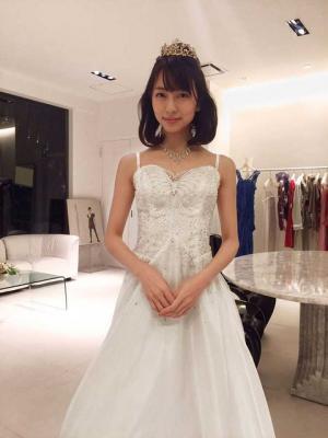 小島梨里杏、純白ドレス披露！ 斎藤工主演「臨床犯罪学者 火村英生の推理」出演決定