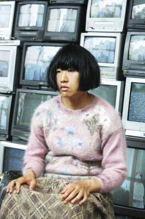 「南キャン」山崎静代、4年ぶりの銀幕で“オカッパおばさん”に！ 『ヒーローマニア-生活-』