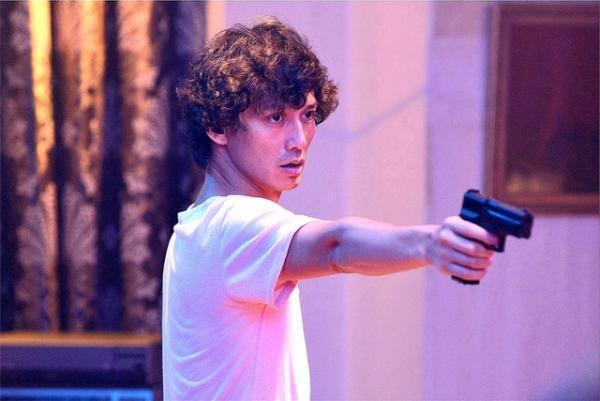 安藤政信、“天使すぎる”橋本環奈にも容赦なし!? 『セーラー服と機関銃』