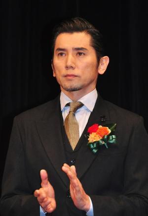 本木雅弘、“本妻”深津絵里と“愛人”黒木華が表彰式であわや鉢合わせでヒヤヒヤ？