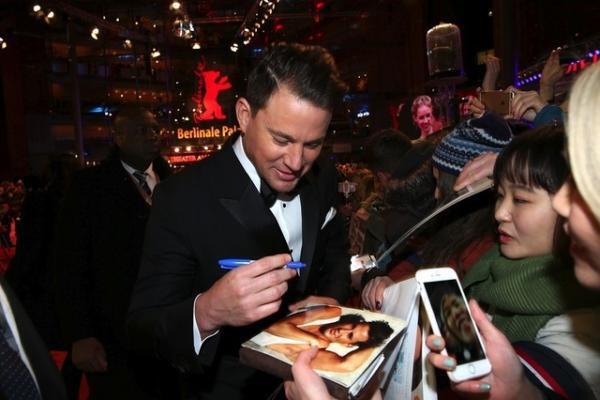 チャニング・テイタム、自身のセクシー写真に苦笑も…『ヘイル、シーザー！』inベルリン映画祭