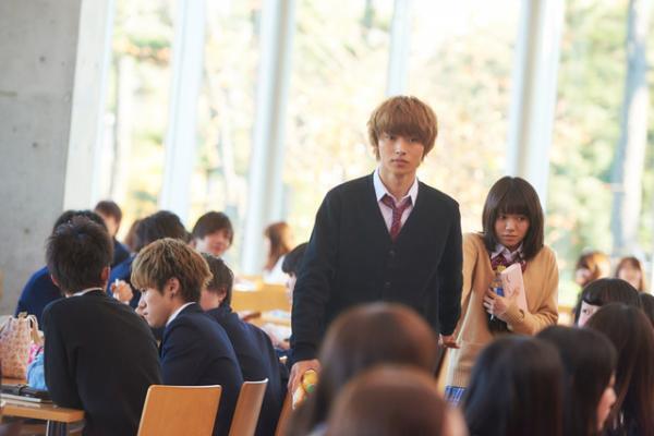 山崎賢人“王子”のドSっぷりに学食が凍り付く!?　『オオカミ少女と黒王子』現場潜入