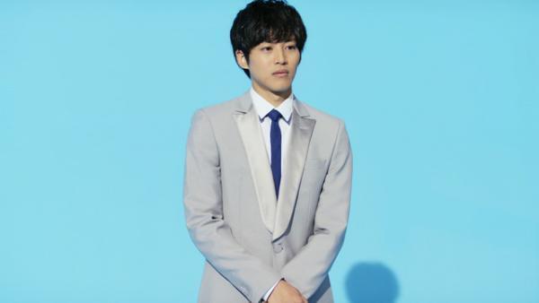 松坂桃李がドヤ顔で瓦割り！真木よう子＆綾小路翔も“イメージ壊す”新CM到着