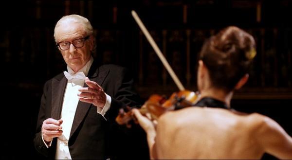 【予告編】マイケル・ケイン、人生最後の大舞台に立つ『グランドフィナーレ』