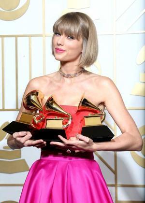 第58回グラミー賞結果発表、テイラー・スウィフトが「1989」で3冠に輝く！