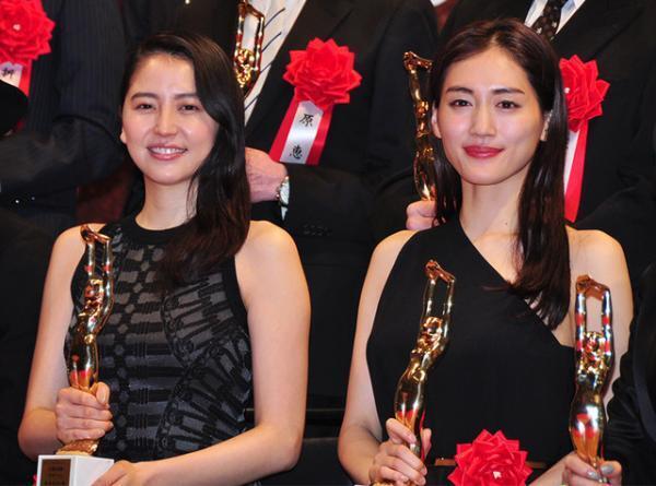 綾瀬はるか＆長澤まさみ、“姉妹”でセクシードレス競演！