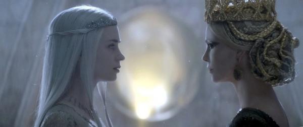 【予告編】“氷の女王”悲痛の絶叫！『スノーホワイト』邪悪な姉妹に確執!?