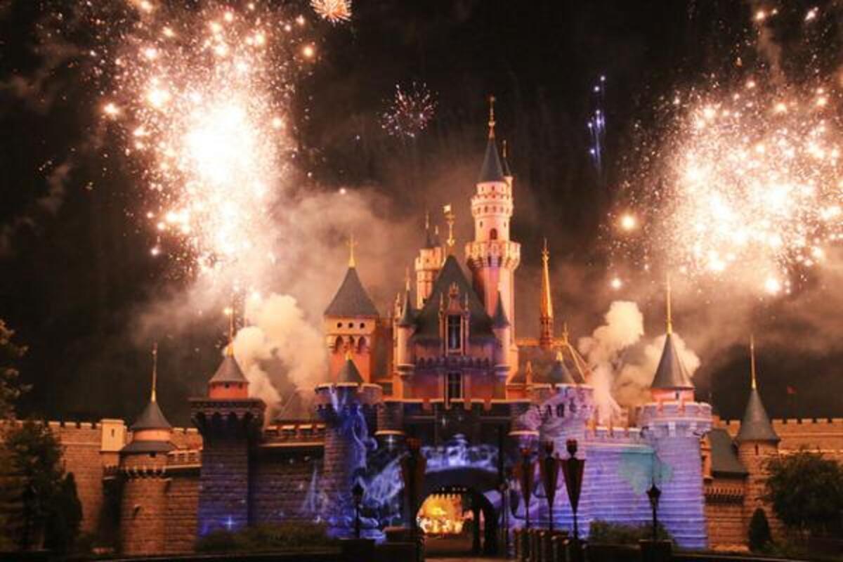 海外ディズニー 人気の花火ショーが10周年版に ディズニー イン ザ スターズ 16年2月28日 ウーマンエキサイト 1 3