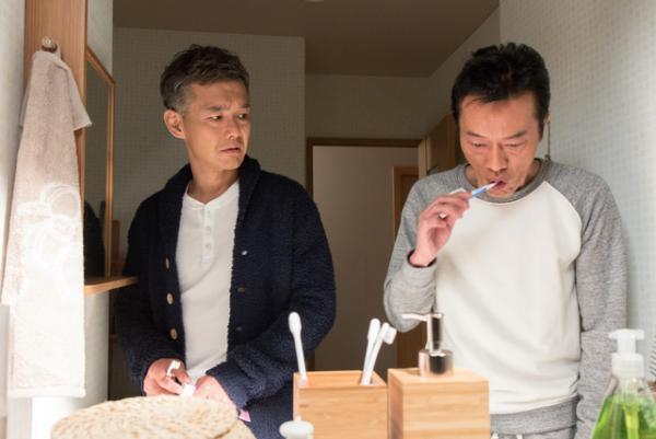 遠藤憲一＆渡部篤郎、同居生活は「考えられない！」「お義父さんと呼ばせて」“同居編”スタート
