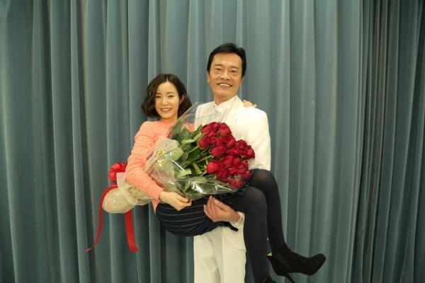蓮佛美沙子、遠藤憲一のバースデーサプライズに涙！「お義父さんと呼ばせて」