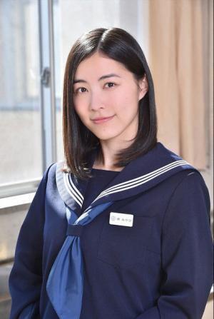 松井珠理奈、中谷美紀の高校時代役に！「運よく髪型はすごく似てる」