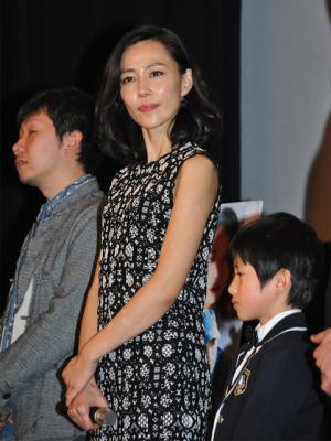 木村佳乃、主題歌オファーに戸惑いも？　デビュー曲「イルカの夏」に触れられ赤面！