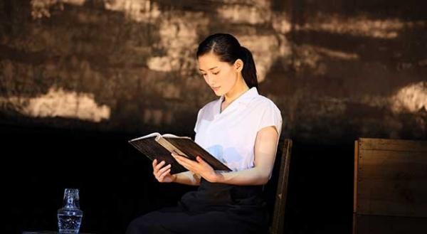 是枝裕和監督×綾瀬はるか、不朽の名作を蘇らせた朗読劇『いしぶみ』公開決定