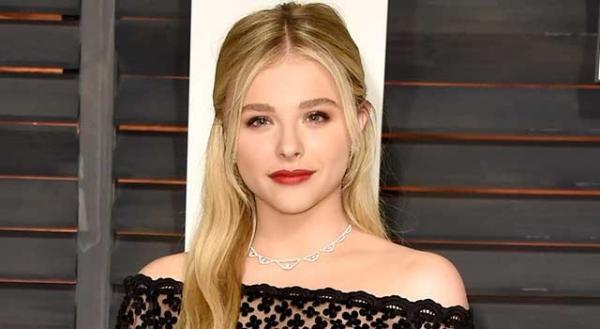 クロエ・グレース・モレッツ、韓国版「SNL」に出演！“キムチビンタ”を披露