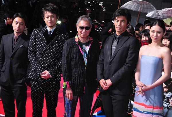 伊藤英明、寒さの中で武井咲ら女性陣や山Pファンに大人の気遣い！