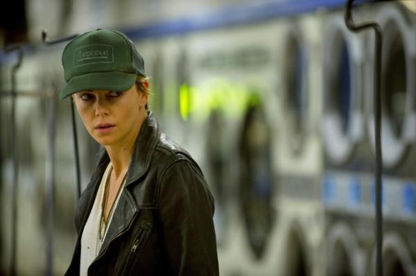 S・セロン＆N・ホルトの“MAD”なコンビ、『ゴーン・ガール』原作者が描くサスペンスに挑む！