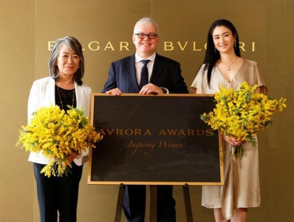 小雪、“輝く女性”を支援する「ブルガリ アウローラ アワード」セレモニーに登壇！