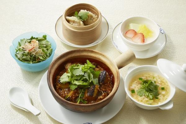 「ハイアット リージェンシー 東京」の人気ランチ「パクチー三昧セット」に新メニューが登場！