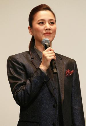 遼河はるひ、久しぶりの男装で登場！　「スーツを着た方が落ち着く」