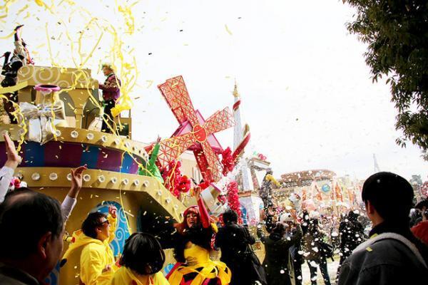 【USJ】15周年イベント盛大に開幕！“やり過ぎ”演出のパレードにゲスト大熱狂！
