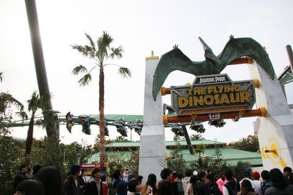 【USJ】想像以上に超爽快！新コースター「ザ・フライング・ダイナソー」にゲスト大絶叫！