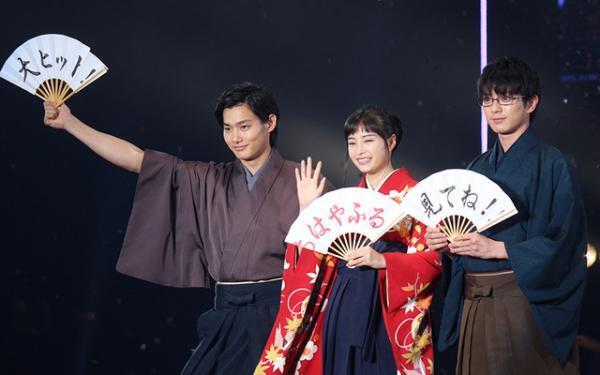 【第22回東京ガールズコレクションS/S】広瀬すず＆野村周平＆真剣佑、袴姿でランウェイ！