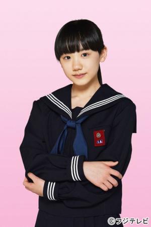芦田愛菜、憧れの“セーラー服”姿を初披露！「ずっとニヤニヤしてた」