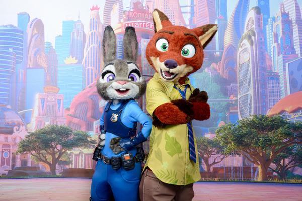 【海外ディズニー】ミッキーの新ミュージカルショーが新登場！『ズートピア』ジュディとニックのストリートパーティーも