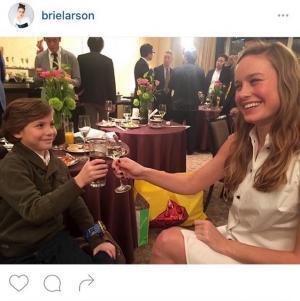 ブリー・ラーソン、日本酒で乾杯！名子役ジェイコブ君と映画『ルーム』に感謝