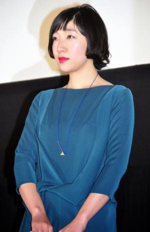 安藤サクラ 「名残惜しくて」…急遽“ハイタッチ会”開催で手が真っ赤に