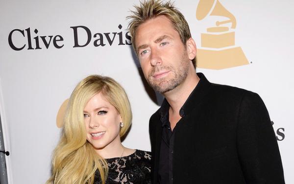 アヴリル・ラヴィーン、“元夫”と仲良くレッドカーペットを闊歩！