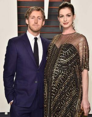 アン・ハサウェイ、2週間前に第一子ジョナサンくんを出産していた