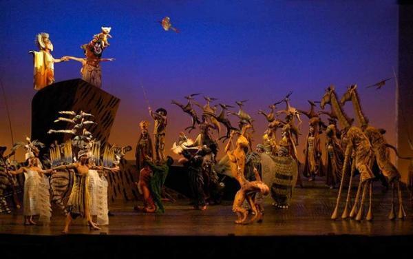 ビジネスマン“胸熱”！劇団四季「ライオンキング」の名言がステッカーに