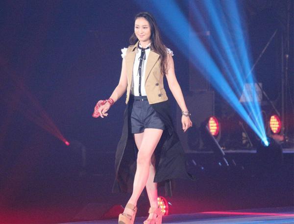 GirlsAward開幕！ 女優・武井咲がオープニングを飾る