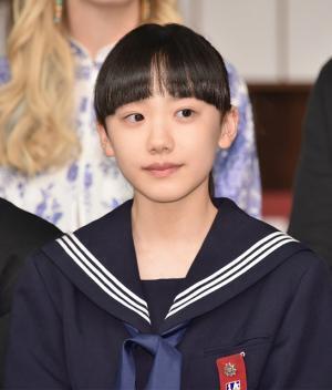 セーラー服姿の芦田愛菜、好みの男性のタイプ変わる「音楽男子もカッコいい」