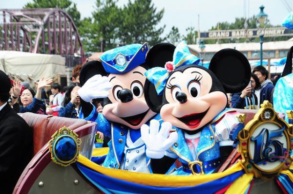 【ディズニー】ミッキー＆ミニーがドライブ！15周年衣装の新グリーティングもスタート
