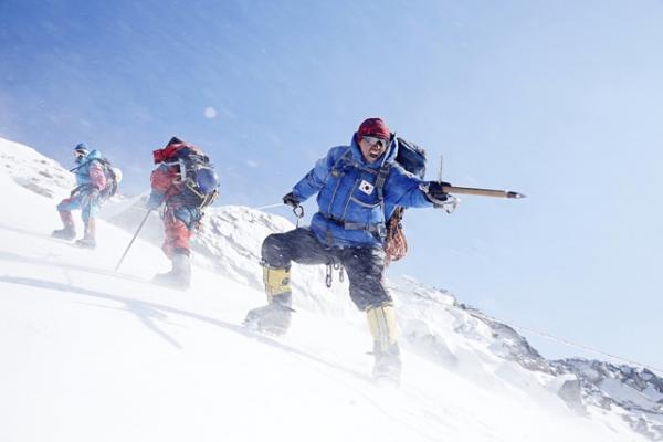 エベレストに眠る仲間のために…ファン・ジョンミン主演『ヒマラヤ～地上8,000メートルの絆～』