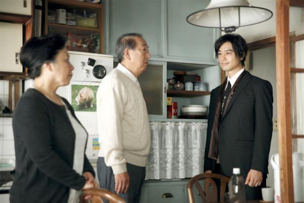 斎藤工から大事なお願い!?　映画『団地』式劇場マナーCM到着