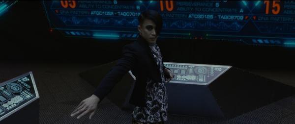 小栗旬が喜び悶える!? トリッキーさ全開の本編映像到着『テラフォーマーズ』