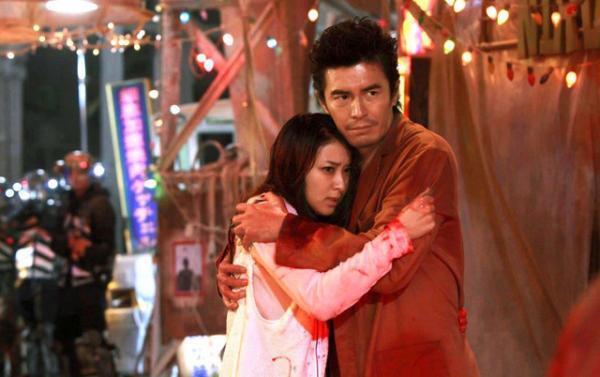 伊藤英明＆武井咲、強い絆で結ばれた2人が絶体絶命に！『テラフォーマーズ』場面写真入手