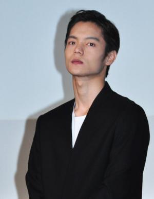 窪田正孝、現場でゴキブリを見て悲鳴を上げて逃走!?　平気な共演陣が「理解できない！」