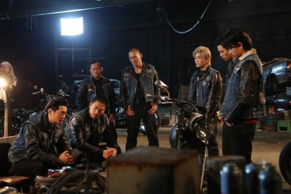 AKIRA＆井浦新、颯爽とバイクで登場！20週連続企画第10弾『HiGH＆LOW』