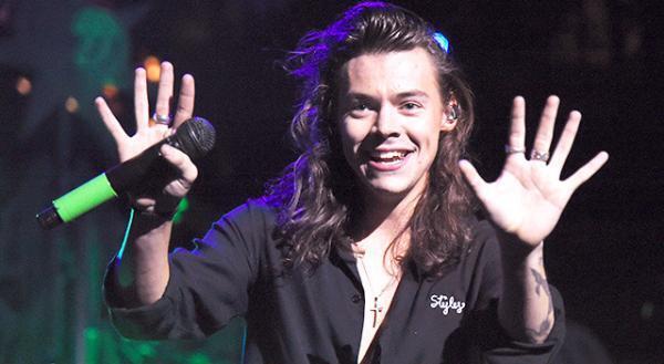 ハリー・スタイルズ、自慢のロングヘアをバッサリ…にファン絶叫！