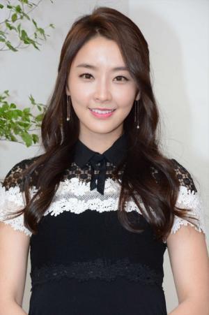 チョン・ユミ、弾丸来日にも笑顔！　人気俳優とのエピソードを告白