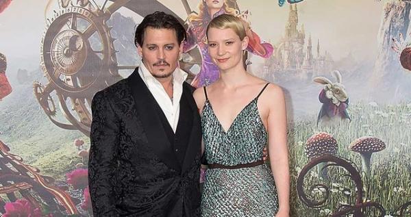 ジョニー・デップ＆ミア・ワシコウスカ、『アリス・イン・ワンダーランド』豪華プレミアに登場！