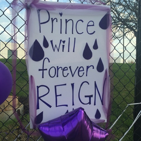 【ハリウッドより愛を込めて】 PURPLE REIGN（紫の時代）…プリンスを偲んで