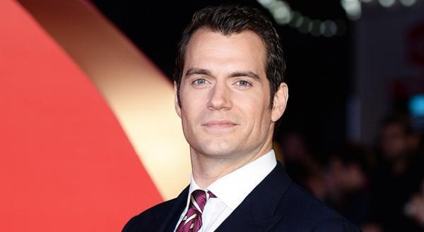 33歳のヘンリー・カビル、交際から1年経たずして13歳年下の彼女と破局