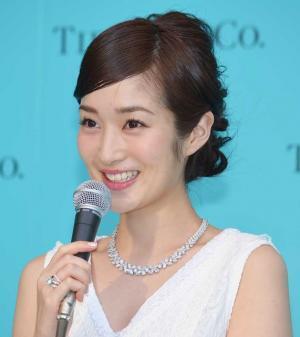 高梨臨、ティファニージュエリー2億2,000万円纏う「プロポーズはサプライズがいい」
